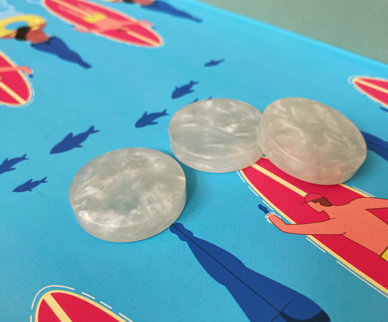 15 Happy White Checkers Set