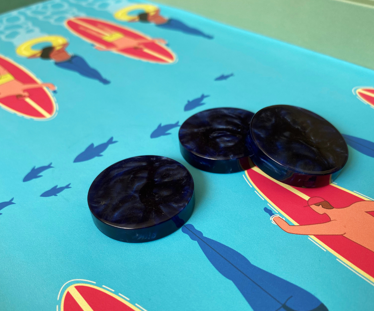 15 Happy Blue Checkers Set