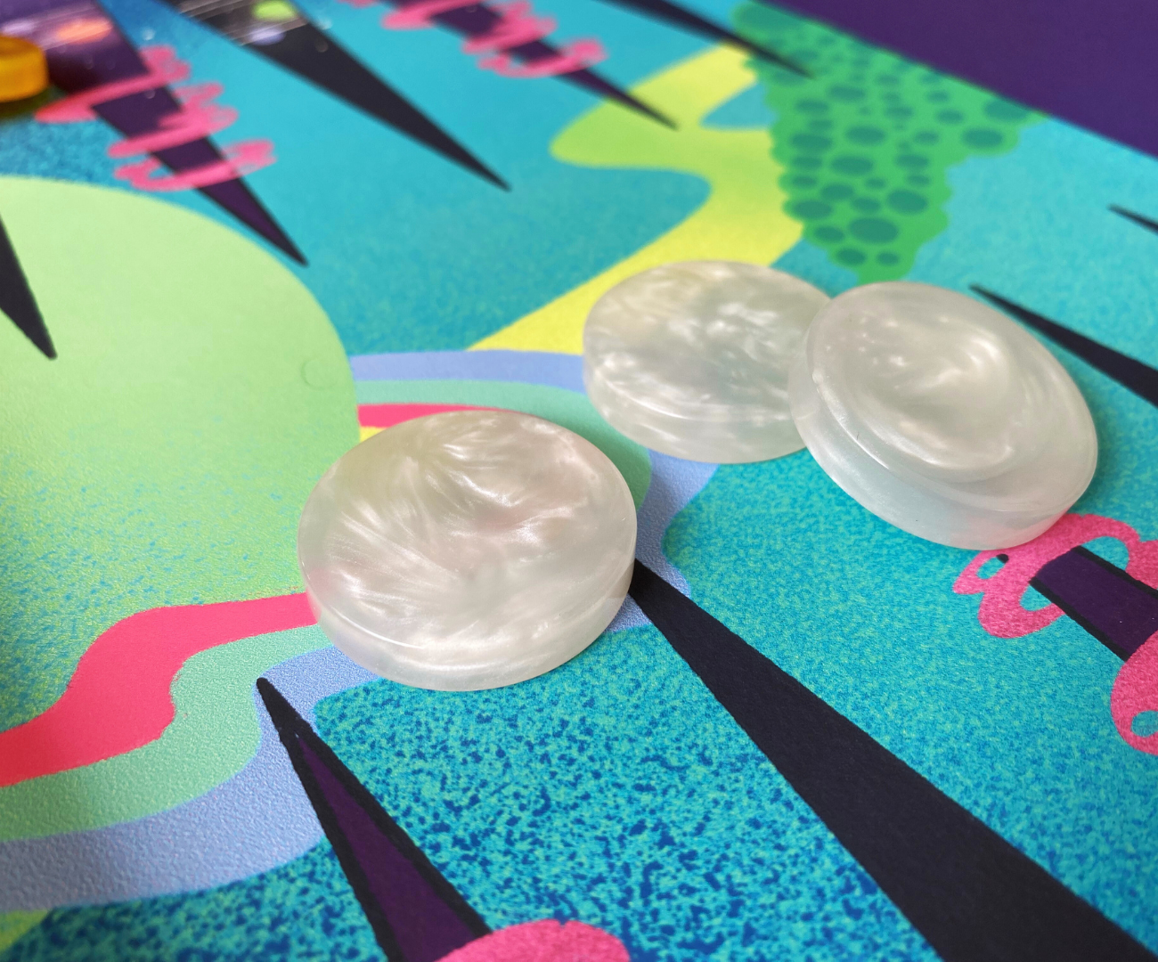 15 Happy White Checkers Set