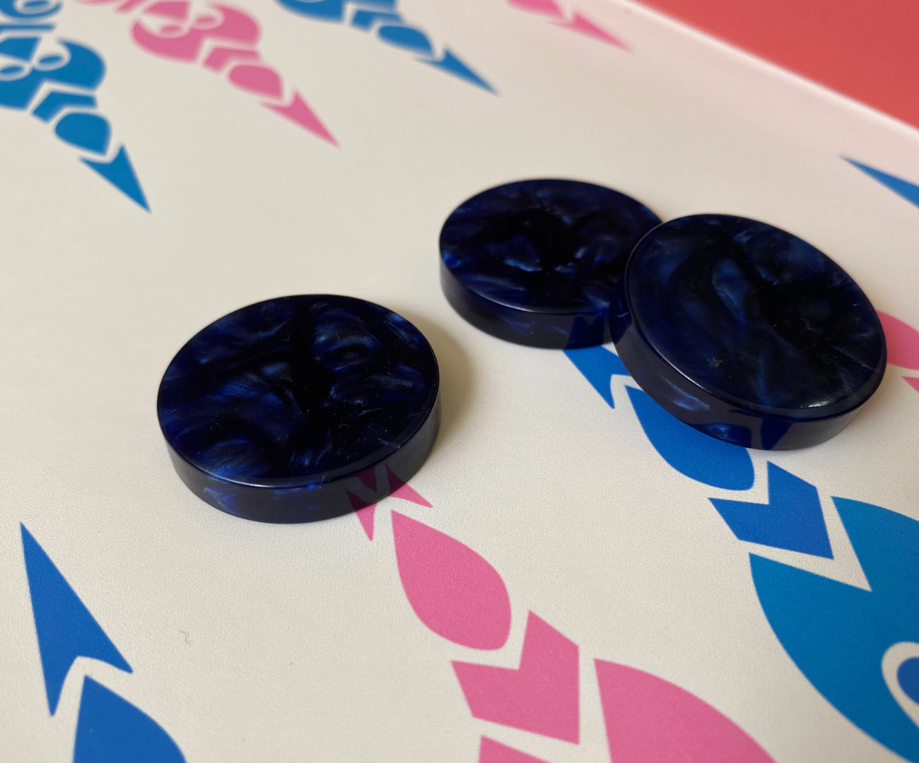 15 Happy Blue Checkers Set